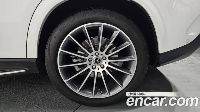 Mercedes-Benz GLE-Class 2023 — Photo 18/36