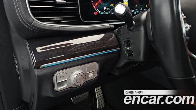 Mercedes-Benz GLE-Class 2023 — Photo 16/36
