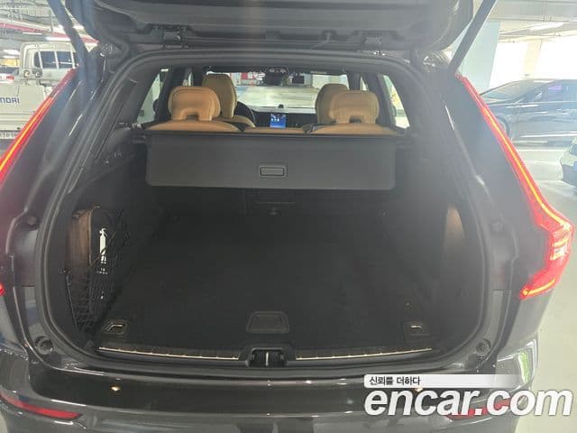 Volvo XC60 2025 — ფოტო 13/15