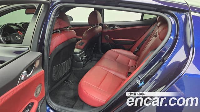 Kia Stinger 2020 — фото 11 из 20