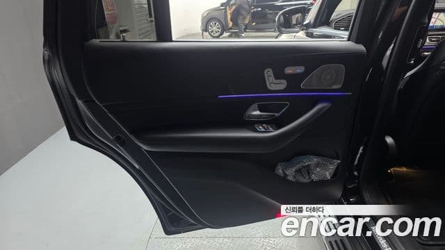 Mercedes-Benz GLS-Class 2024 — Photo 38/45