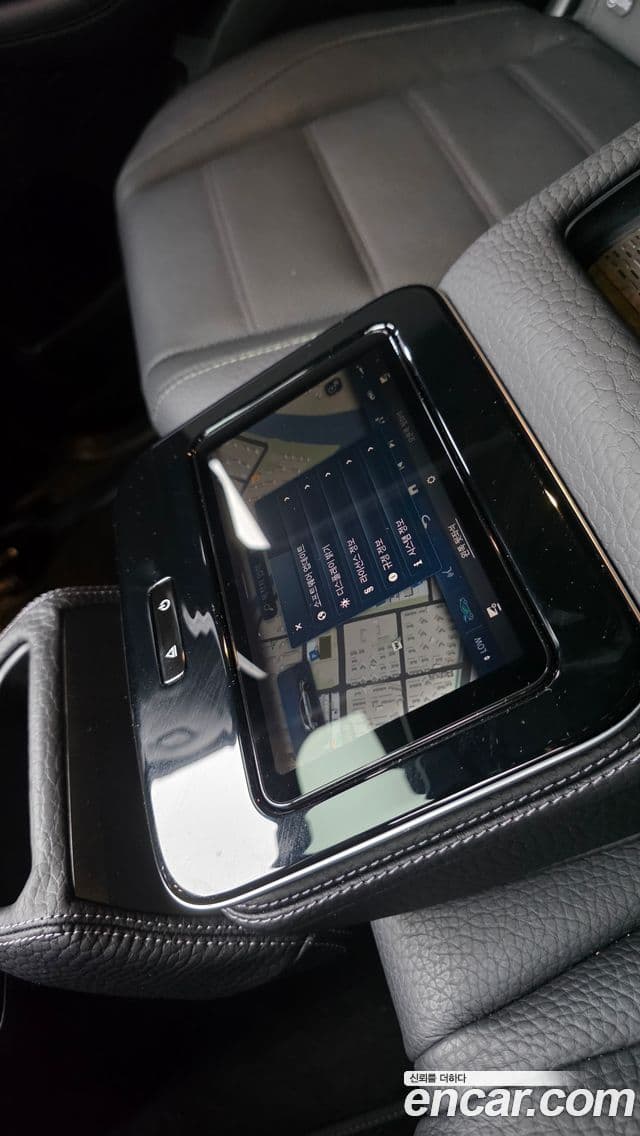 Mercedes-Benz GLS-Class 2024 — Photo 25/45