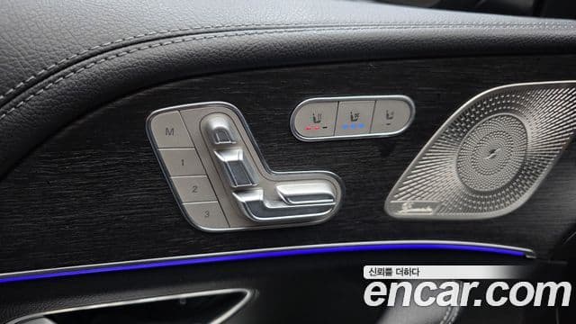Mercedes-Benz GLS-Class 2024 — Photo 41/45