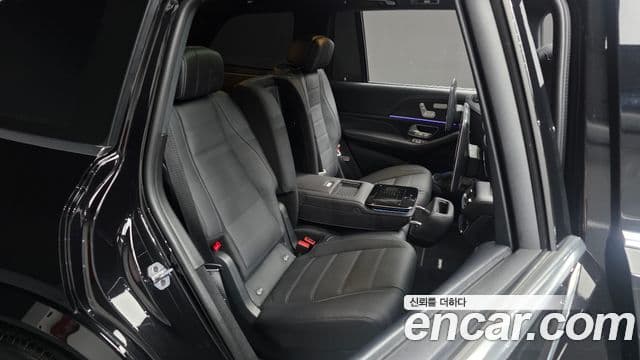 Mercedes-Benz GLS-Class 2024 — Photo 34/45