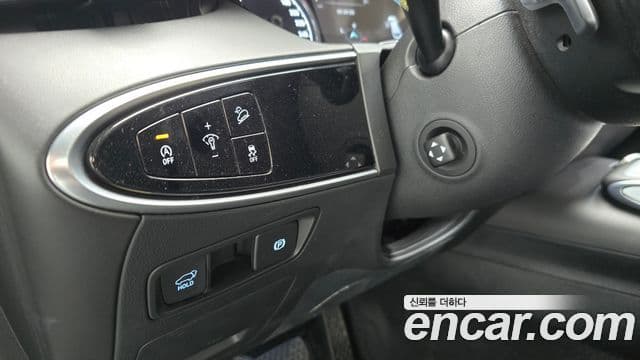 Genesis GV70 2021 — ფოტო 15/20