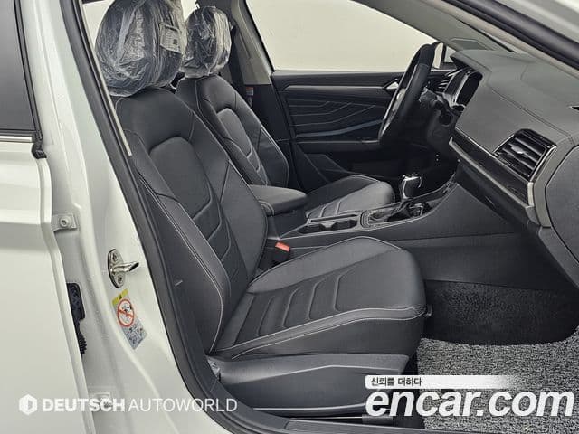 Volkswagen Jetta 2024 — фото 9 из 20
