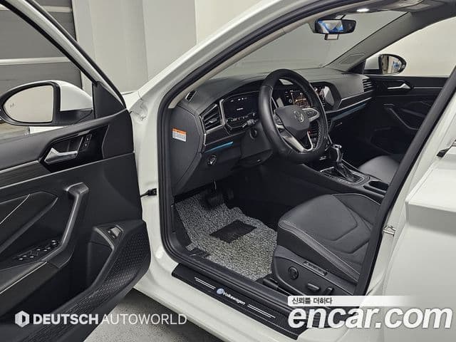 Volkswagen Jetta 2024 — фото 10 из 20