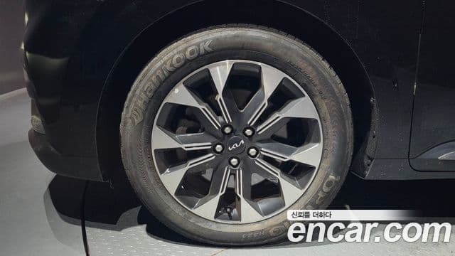 Kia Carnival 2023 — фото 5 из 20