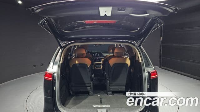 Kia Carnival 2023 — фото 20 из 20