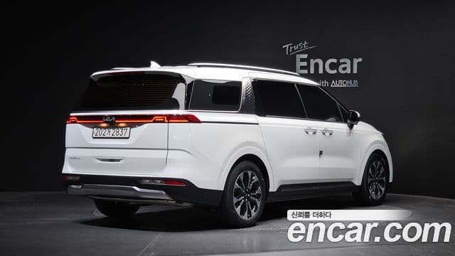 Kia Carnival 2022 — ფოტო 2/20