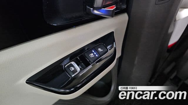 Kia Carnival 2022 — ფოტო 18/20