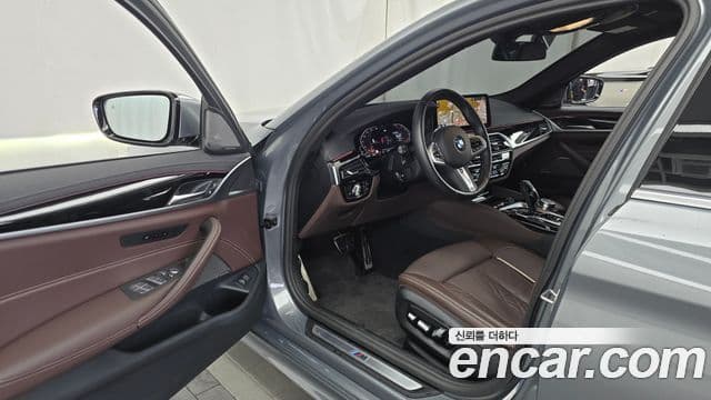 BMW 5 Series 2023 — Şəkil 10/20