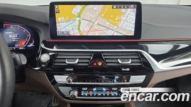 BMW 5 Series 2023 — Şəkil 13/20