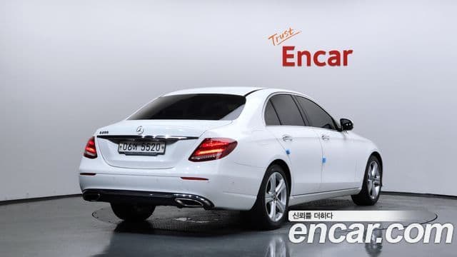 Mercedes-Benz E-Class 2018 — фото 2 из 20