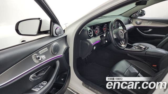 Mercedes-Benz E-Class 2018 — ფოტო 24/33