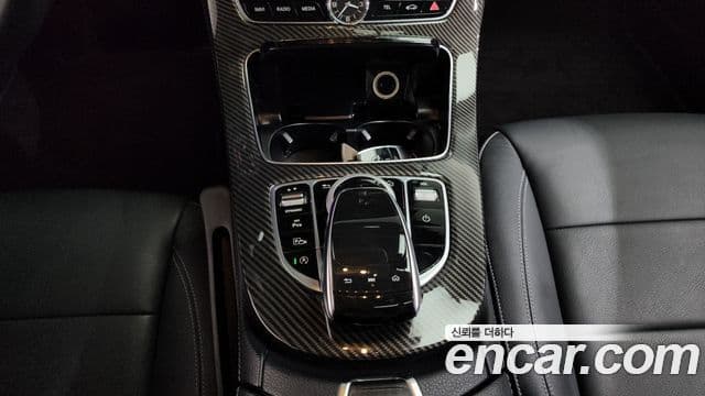 Mercedes-Benz E-Class 2018 — ფოტო 19/33