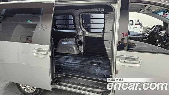 Hyundai Staria 2023 — фото 12 из 20