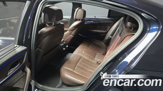 BMW 5 Series 2019 — ფოტო 12/20