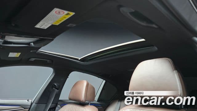BMW 5 Series 2019 — фото 18 из 20