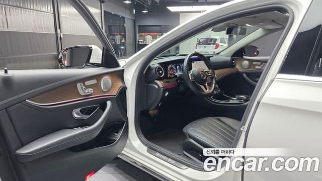 Mercedes-Benz E-Class 2020 — фото 10 из 20