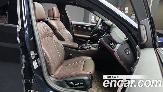BMW 5 Series 2023 — фото 11 из 20