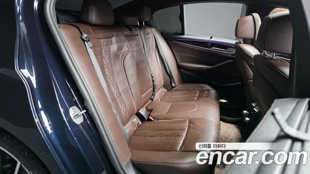 BMW 5 Series 2023 — фото 12 из 20
