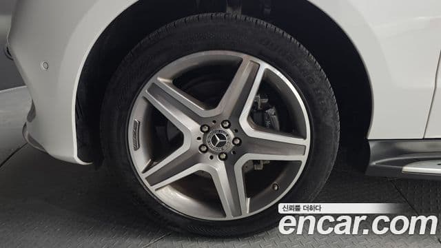 Mercedes-Benz GLE-Class 2018 — Şəkil 5/20