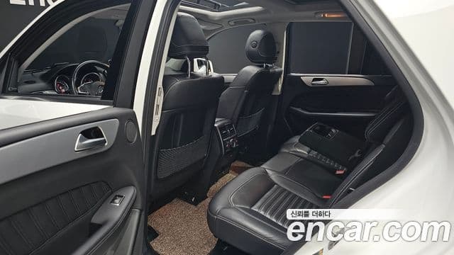 Mercedes-Benz GLE-Class 2018 — Şəkil 12/20