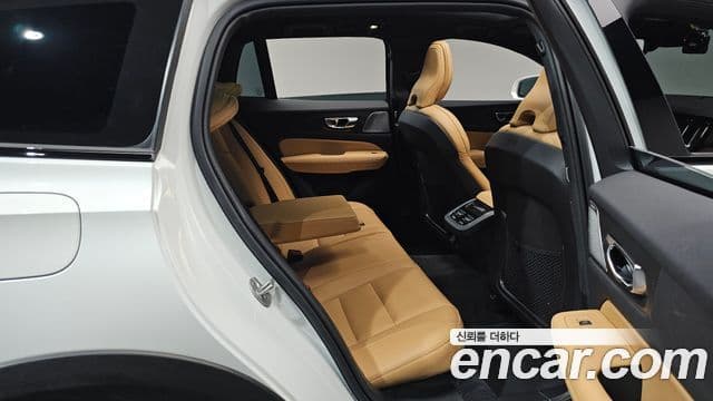Volvo V60 Cross Country 2024 — ფოტო 11/20