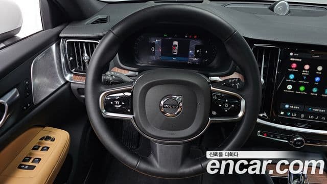 Volvo V60 Cross Country 2024 — ფოტო 13/20