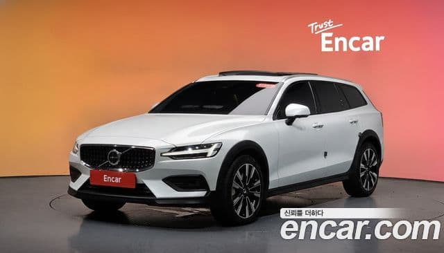 Volvo V60 Cross Country 2024 — ფოტო 1/20