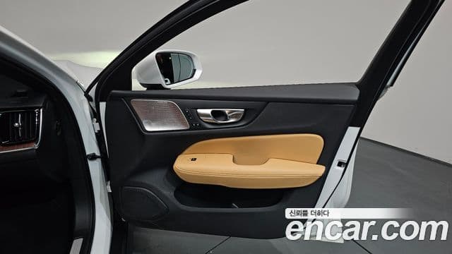 Volvo V60 Cross Country 2024 — Photo 38/39