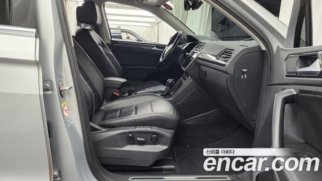 Volkswagen Tiguan 2018 — Şəkil 11/20