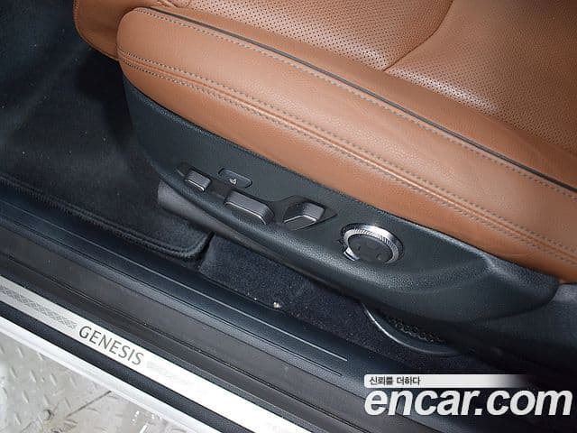 Genesis GV70 2022 — фото 14 из 20