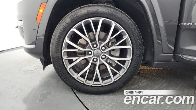 Jeep Grand Cherokee 2021 — ფოტო 5/20