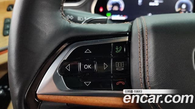 Jeep Grand Cherokee 2021 — ფოტო 17/20