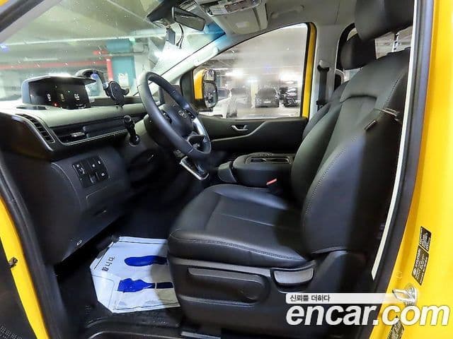 Hyundai Staria 2024 — ფოტო 18/20