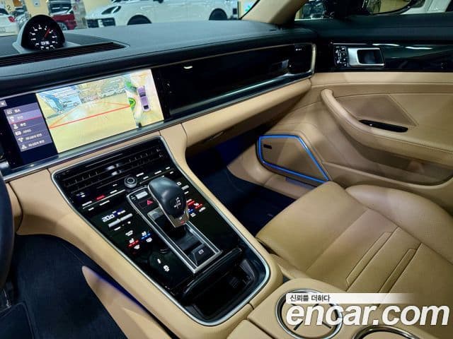 Porsche Panamera 2021 — ფოტო 8/20