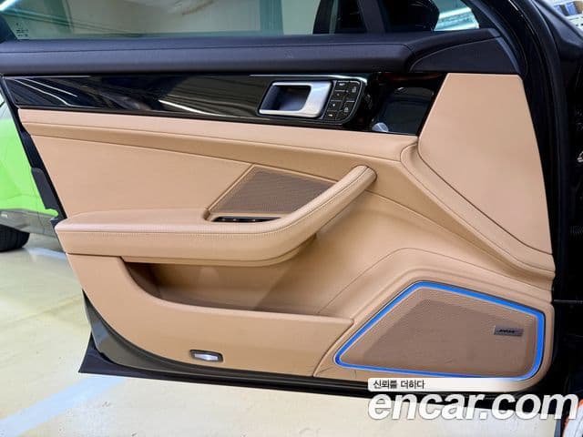 Porsche Panamera 2021 — ფოტო 13/20