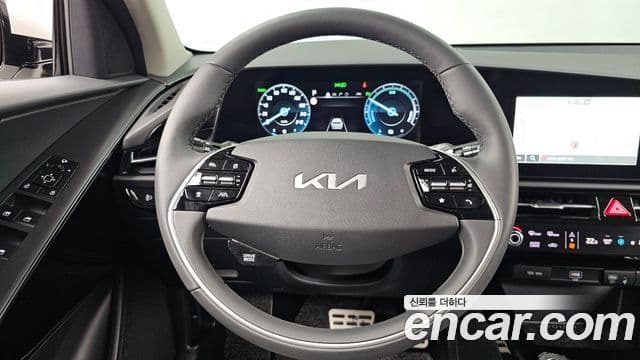 Kia Niro 2022 — ფოტო 13/20