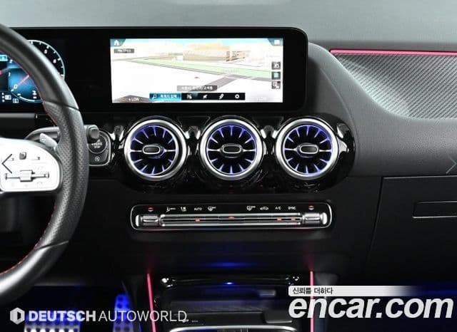 Mercedes-Benz GLA-Class 2021 — ფოტო 14/20