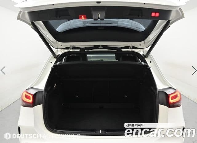 Mercedes-Benz GLA-Class 2021 — ფოტო 19/20