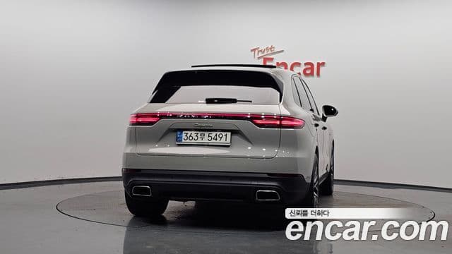 Porsche Cayenne 2022 — ფოტო 4/20