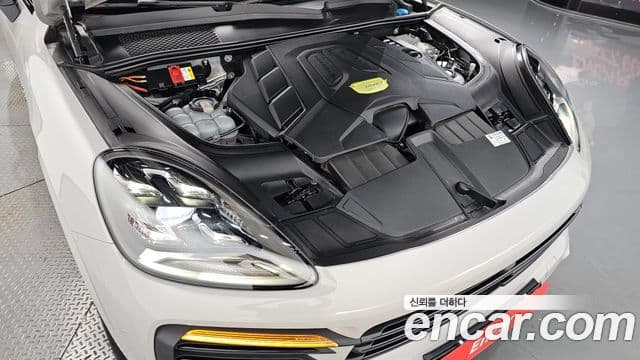 Porsche Cayenne 2022 — ფოტო 6/20