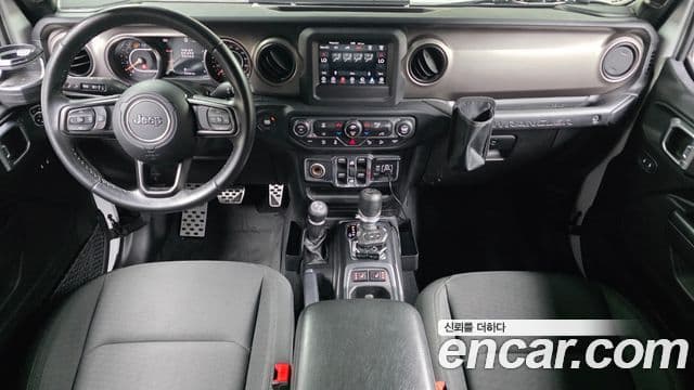 Jeep Wrangler 2020 — ფოტო 7/20