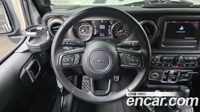 Jeep Wrangler 2020 — ფოტო 15/20