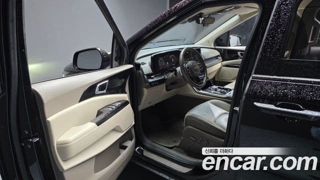Kia Carnival 2022 — фото 10 из 20