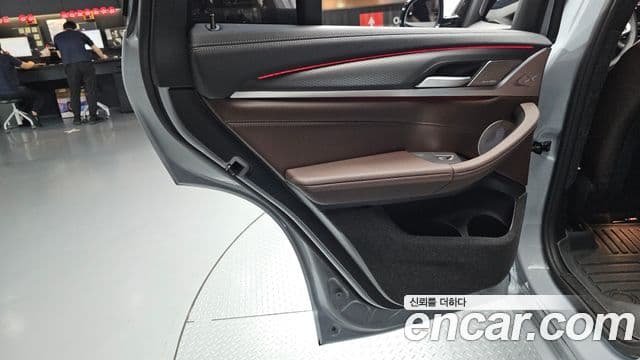 BMW X4 2025 — Photo 32/33