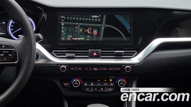 Kia Niro 2021 — ფოტო 13/20