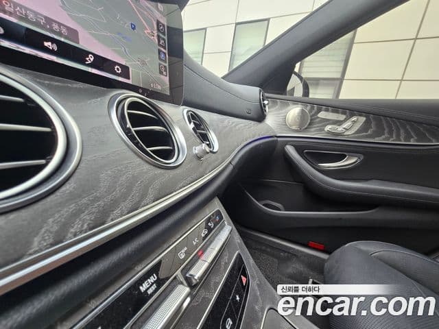 Mercedes-Benz E-Class 2021 — фото 10 из 17